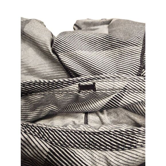 Athleta Zip Pocket 7/8 legging gray/black Size small poly/lycra - Picture 8 of 13